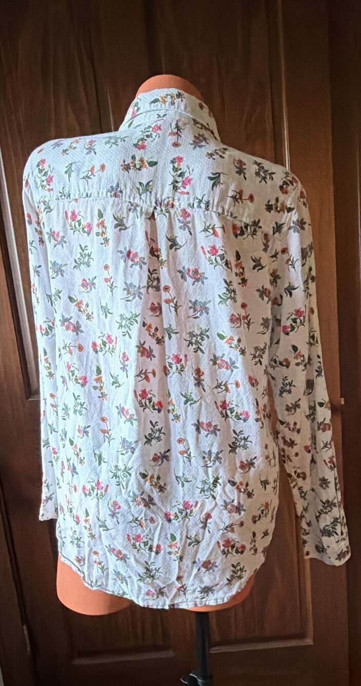 Lucky Brand Women's White Floral Print Long Sleeve Button-Down Shirt - Picture 14 of 14